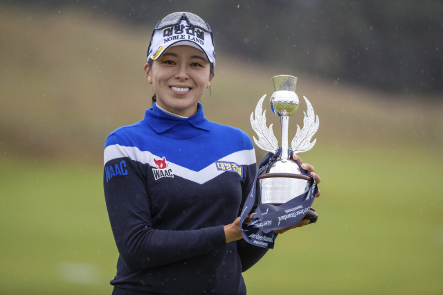 허미정 폭우 뚫고 스코틀랜드오픈 우승, LPGA 개인통산 3승 달성