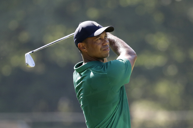 [PGA]'골프황제' 타이거 우즈, 허리 통증 딛고 메모리얼 토너먼트 3R 공동 37위