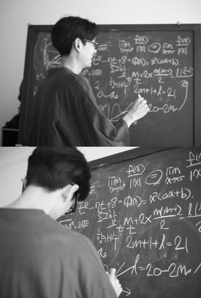 정경호, 칠판 연습 사진 대방출…집에서도 치열 '이러니 잘 되지'