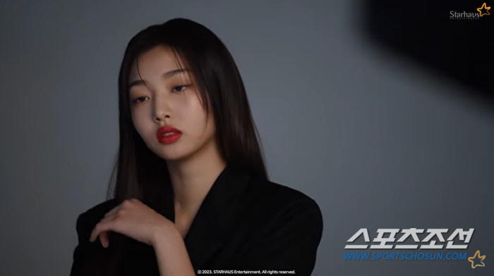 [종합]'지효 동생' 이하음, 얼굴에 '제니'가 보이네! 압도적 비주얼에…