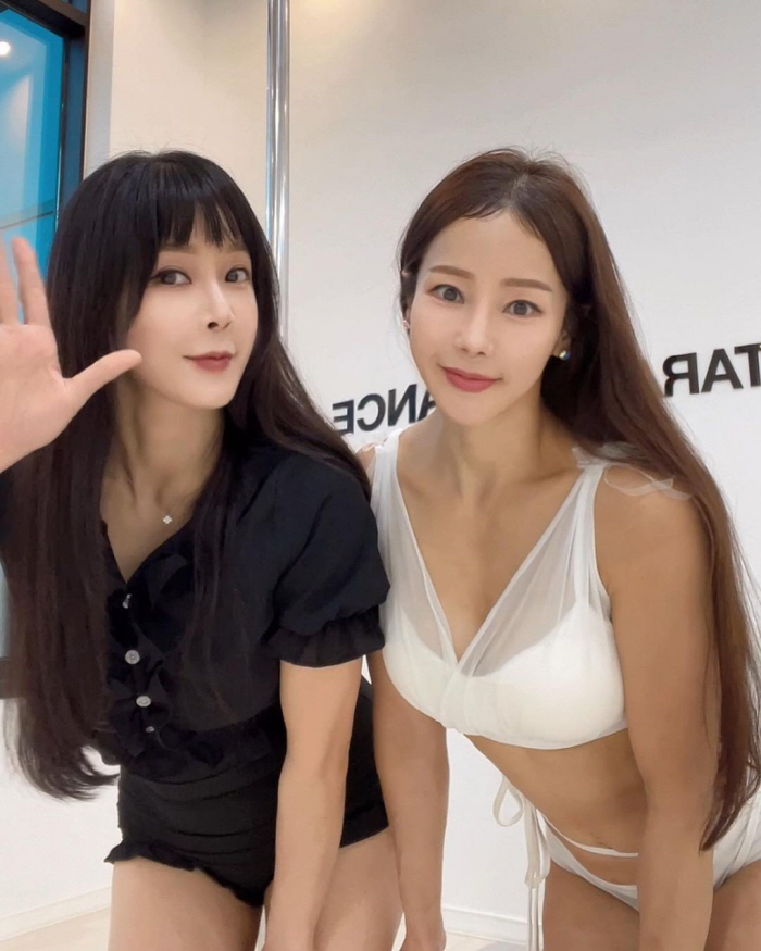 '52살' 미나, '46살' 동생과 여행 후폭풍 "2kg 찌고 복근도 사…