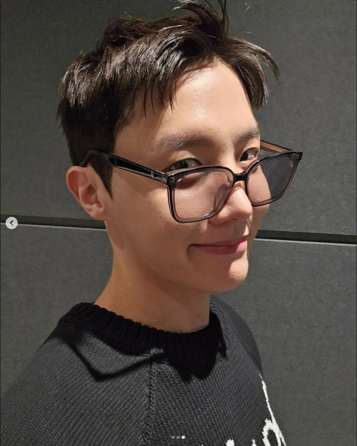 제이홉 "입대 전에 살짝 잘랐다"…'군입대' 임박한 '호비형' 근황
