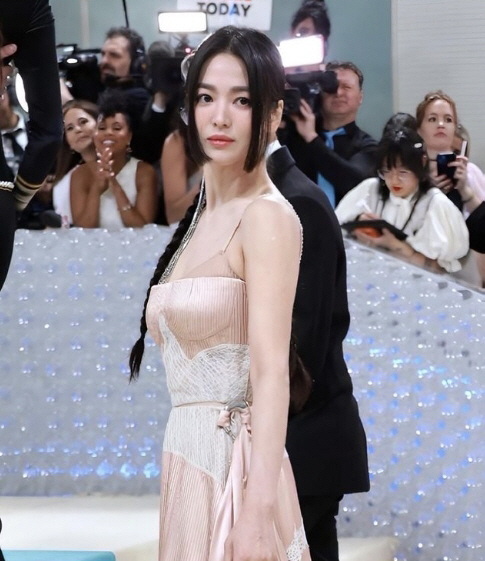 "연진아, 나 또 신나"…송혜교, 백상 女최우수연기상 수상 여운 끝나기도…