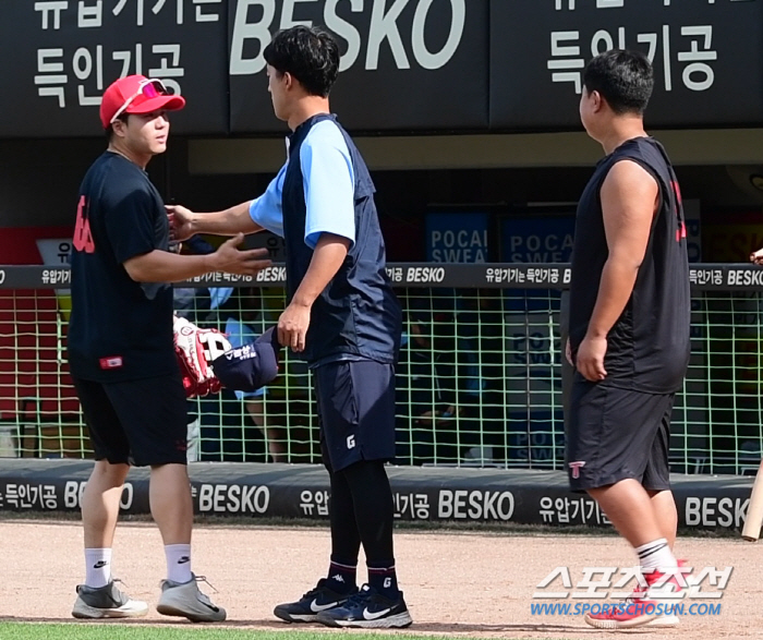 '웃으며 만난 양팀 클로져' 김원중-정해영 '경기후엔 한명만 웃는다' […