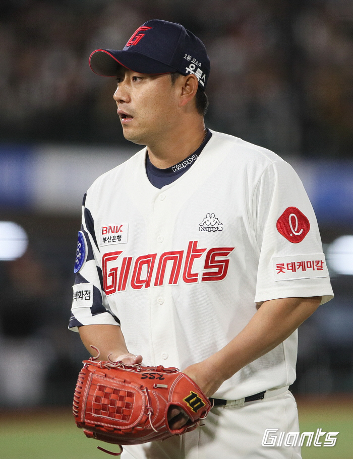 'ERA 0.87' 8연승+3949일만의 '탑데' 이끈 핵심…37세 노장…