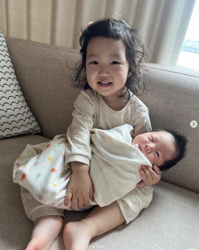 '둘째 출산' 최희, 뭉클 투샷에 셋째 언급 "10개월 임신 잊게한 순간…