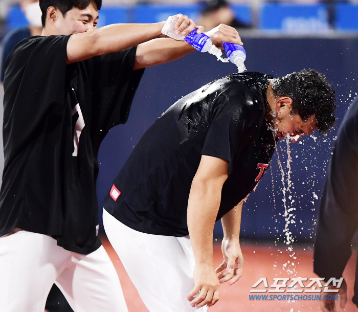 "상대 감독 항의에 더 달아 올랐다" 기상천외 승부사 등장, 대만리그 평…