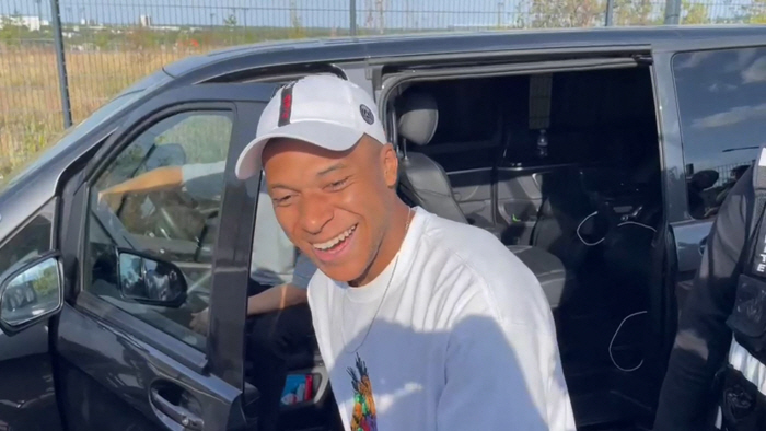 "음바페, 안 나가? 그럼 1년 내내 벤치에서 썩어" PSG 극약처방 준…