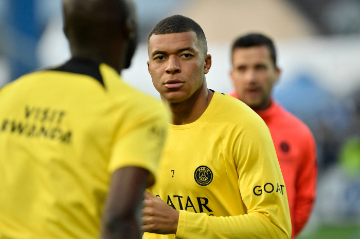 "음바페, 안 나가? 그럼 1년 내내 벤치에서 썩어" PSG 극약처방 준…