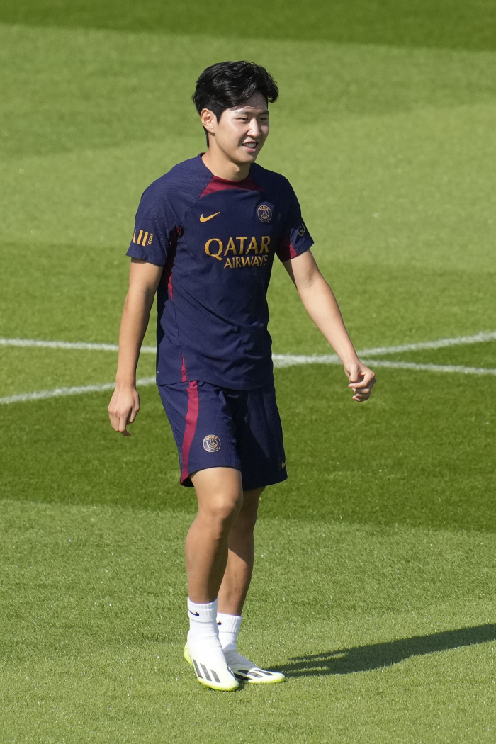 'KING' 이강인 햄스트링 부상 괜찮다, PSG 관계자 "곧 그라운드에…