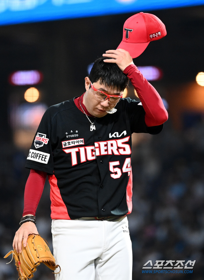 13점 폭발 타선 침묵시킨 완벽투…탈KBO급 투수의 클래스, '볼볼볼볼볼…