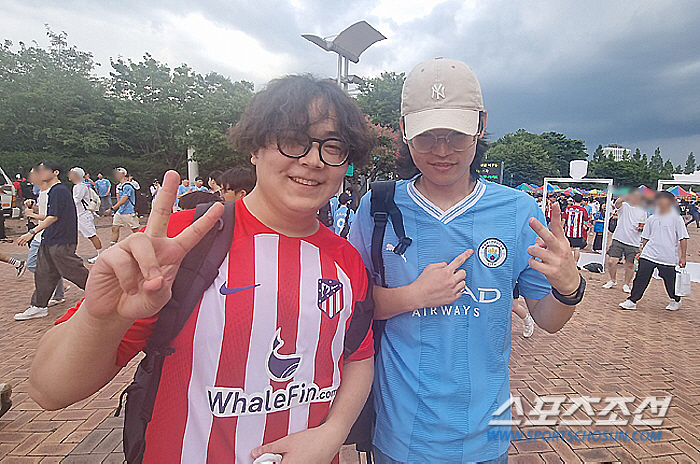 [현장에서]이곳은 유럽챔피언스리그 현장?…상암을 온통 '맨시티 블루'로 …
