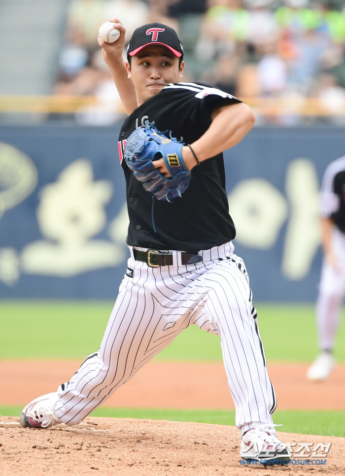 '우승 퍼즐' 이적 첫 등판 승리→축하 물 세례 폭발…"환영해줘서 좋다,…