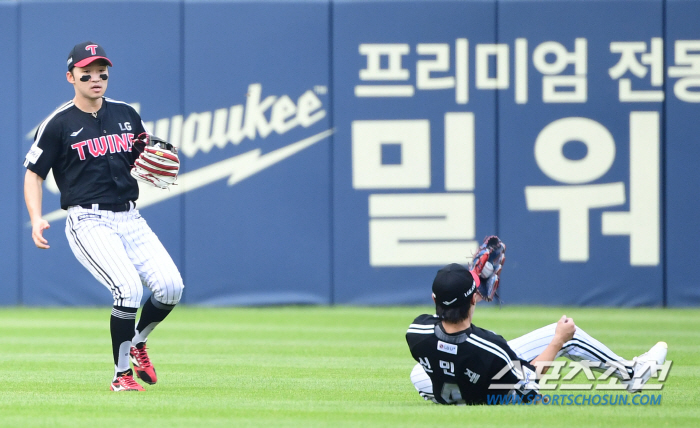 '우승 퍼즐' 이적 첫 등판 승리→축하 물 세례 폭발…"환영해줘서 좋다,…