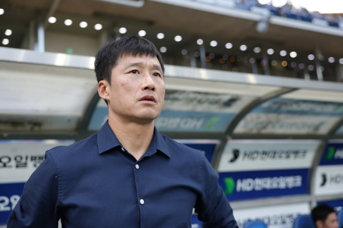 [현장인터뷰]울산 대어 낚은 이정효 감독 "노하우 공개하고 싶지 않아, …