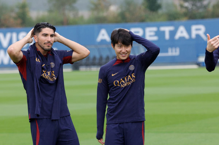 PSG 답이 없어 답답한 황선홍 감독 "PSG, 이강인 차출 조건으로 아…