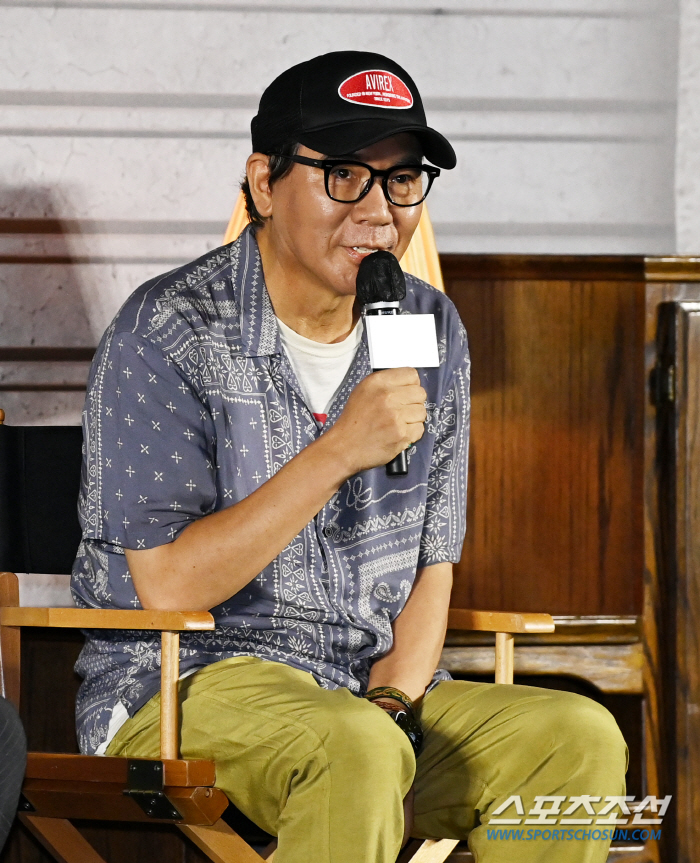 '거미집' 김지운 감독 "새롭고 신선, 유니크한 영화 기다리는 관객에게 …
