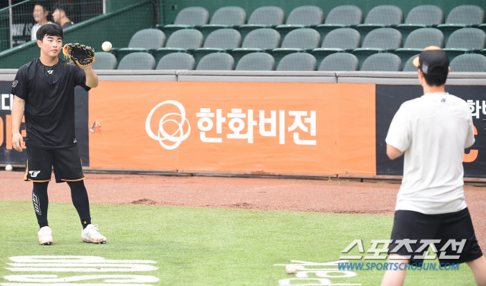 '돌처럼 단단한 2루수' 문현빈 '폭우도 못말린 나홀로 자율학습' [대전…