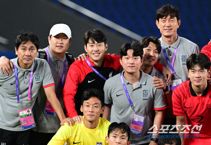 '황선홍호 첫 훈련' 에이스 이강인, "어렵게 합류한 아시안게임인만큼 더…