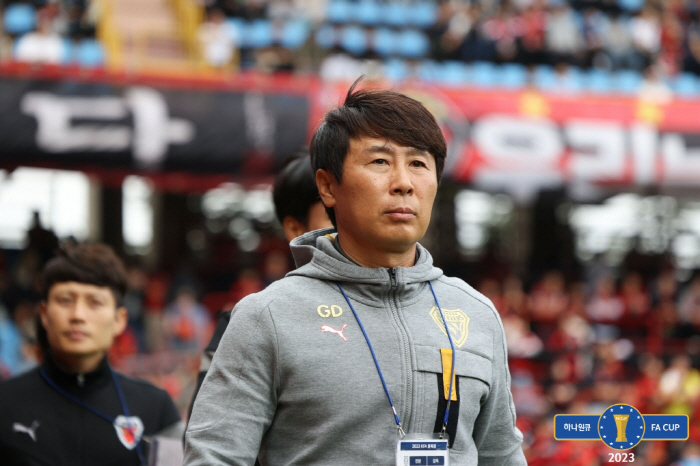 쫓아가면 도망갔지만, 결국 뒤집었다! 포항 10년 만에 FA컵 우승, 전…