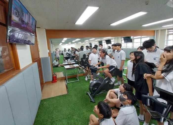 야나두, 서울·경기 지역 5개 중·고등학교에 '야핏사이클' 공급…'IT체…