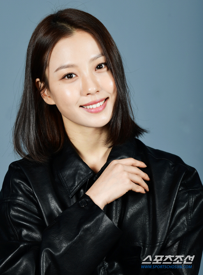 [단독 종합] "롤모델 김혜수 축하에 울컥"…고민시, 오랜 기다림 끝에 …