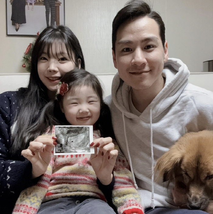 윤남기♥이다은, 둘째 임신 발표 "가족 늘어나"…'이상적 재혼 부부'의 …