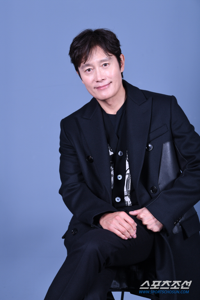 [단독②] 이병헌 "데뷔 25년만에 첫 수상→7년 만에 두 번째 트로피,…