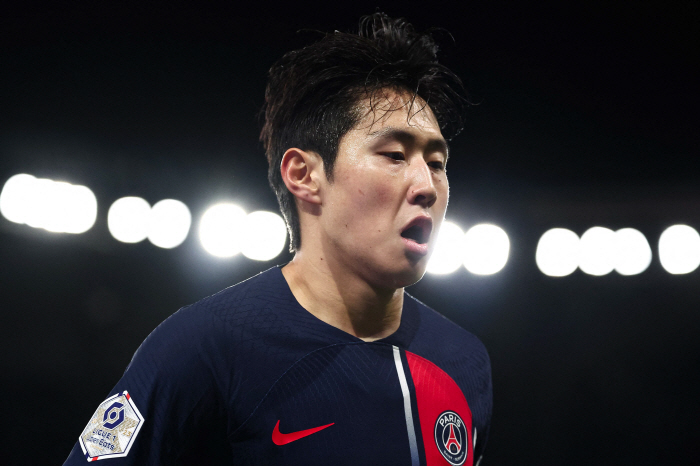 '크리스마스 포스터는 이강인인데'...PSG, 올 시즌 최고의 영입 LE…