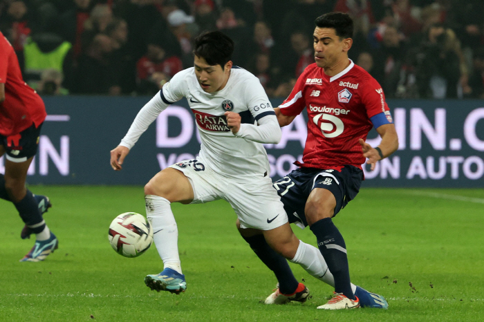 '크리스마스 포스터는 이강인인데'...PSG, 올 시즌 최고의 영입 LE…