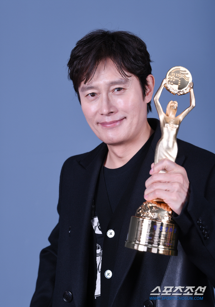 [단독 종합] "아들의 자부심→복덩이 딸 버디까지"…이병헌, '명품 배우…