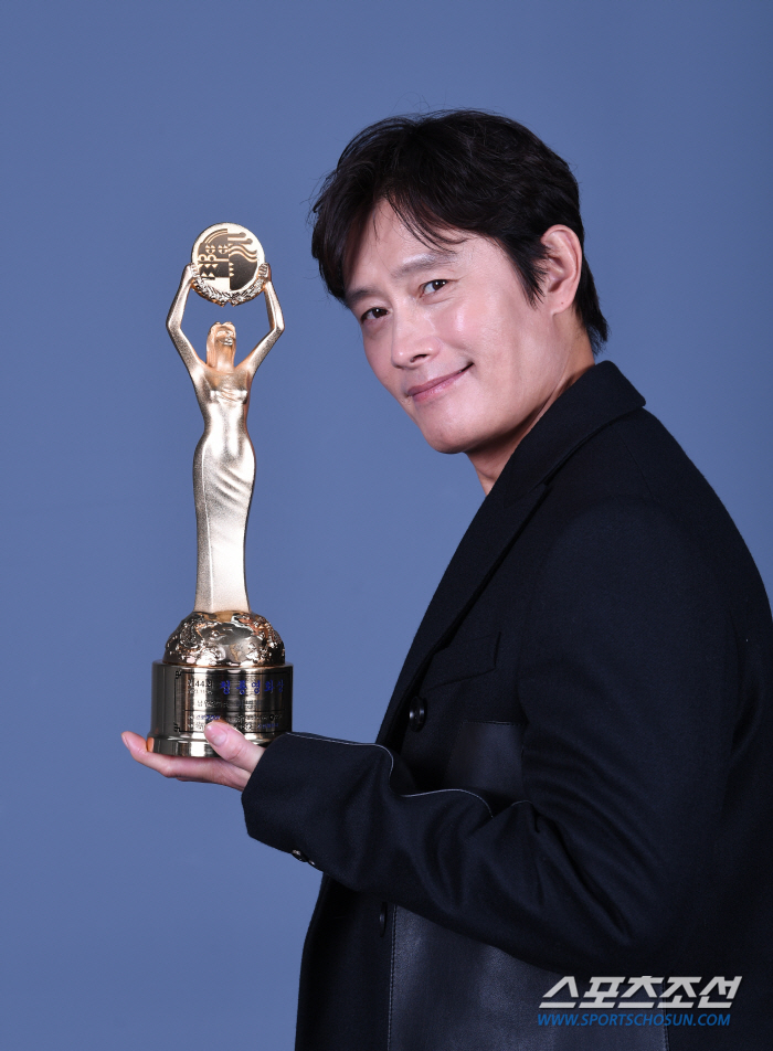 [단독 종합] "아들의 자부심→복덩이 딸 버디까지"…이병헌, '명품 배우…