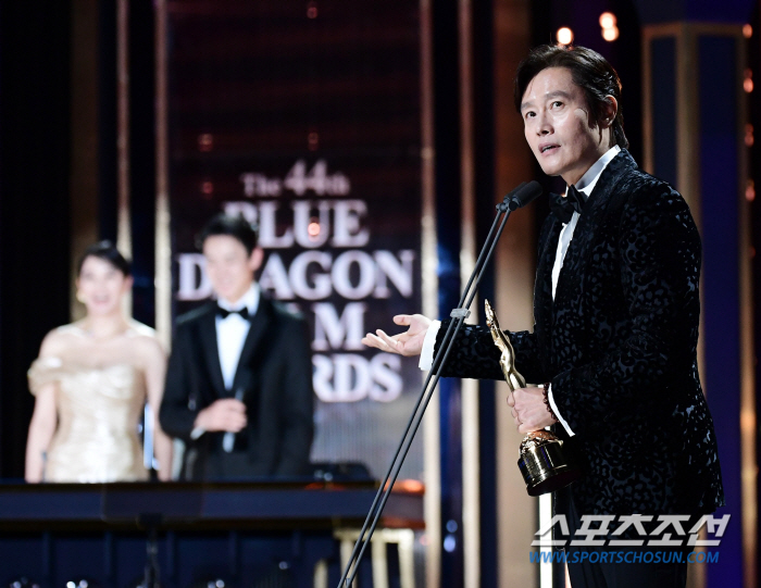 [단독 종합] "아들의 자부심→복덩이 딸 버디까지"…이병헌, '명품 배우…