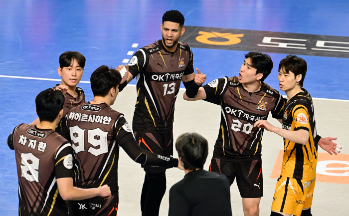 3R 전패→4R 전승 대반전 완성! '레오 35득점' OK금융그룹, 현대…