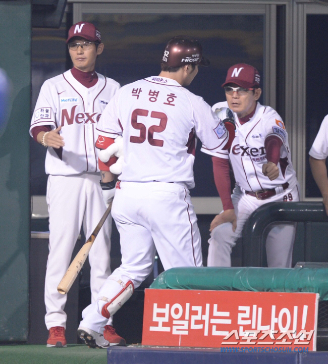 이강철 감독의 굳건한 믿음 "우리팀 4번타자는 끝까지 박병호" [스캠 포…