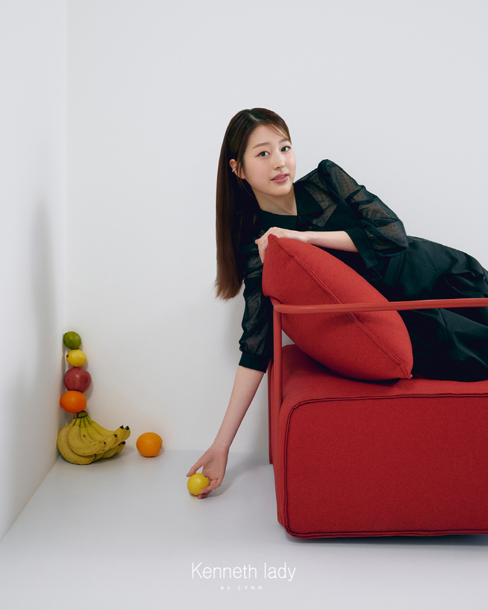 '장원영 친언니' 장다아, 동생 진짜 닮은 압도적 비주얼 화보
