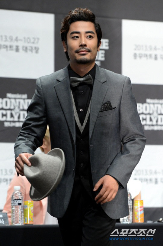 '사생활 논란' 한지상 "성추행한 적 없다...10억 금전 협박도 받아"…