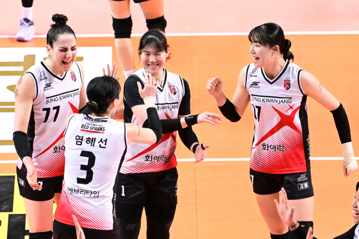 '준PO 지운다!' 정관장, '사령탑 복귀' GS칼텍스 잡고 3위 굳히기…