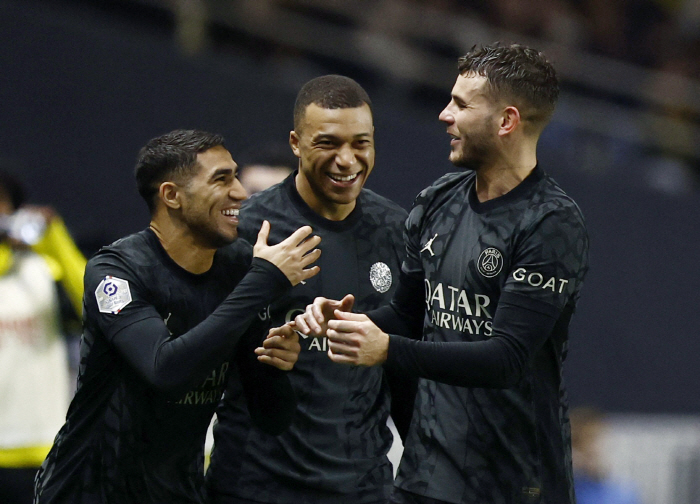 '강인아 나도 갈게' PSG 핵심 선수, 에이스 따라 레알행?..."음바…