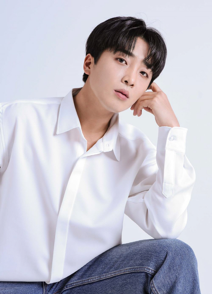 '미스터트롯' 황윤성, 오늘(19일) 전역...군백기 후 행보에 기대 […