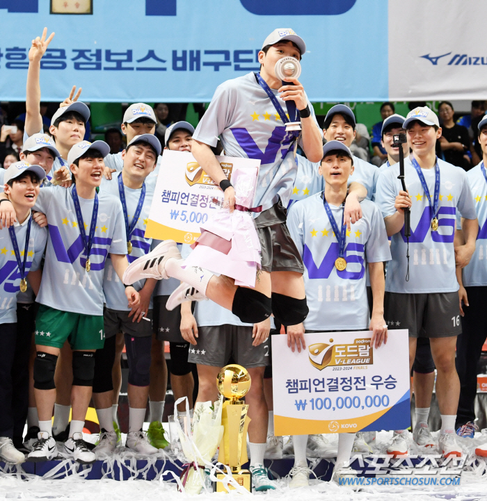 사상최초 4연속 통합우승. 대한항공이 해냈다. 3대2 역전극. 3연승 쾌…