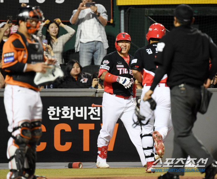 '도영이만 보면 아빠 미소' 막내 실수 만회한 맏형의 동점포...곧이어 …
