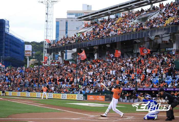 오늘도 1만2000석 다 팔렸다! 한화, 홈 12경기 연속 매진…29년전…