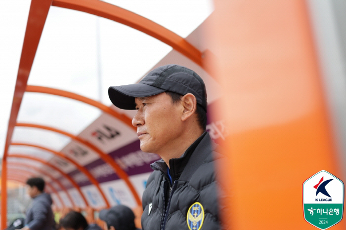 [현장인터뷰] 4실점 참패.. 조성환 인천 감독 "원정팬들께 너무 죄송합…