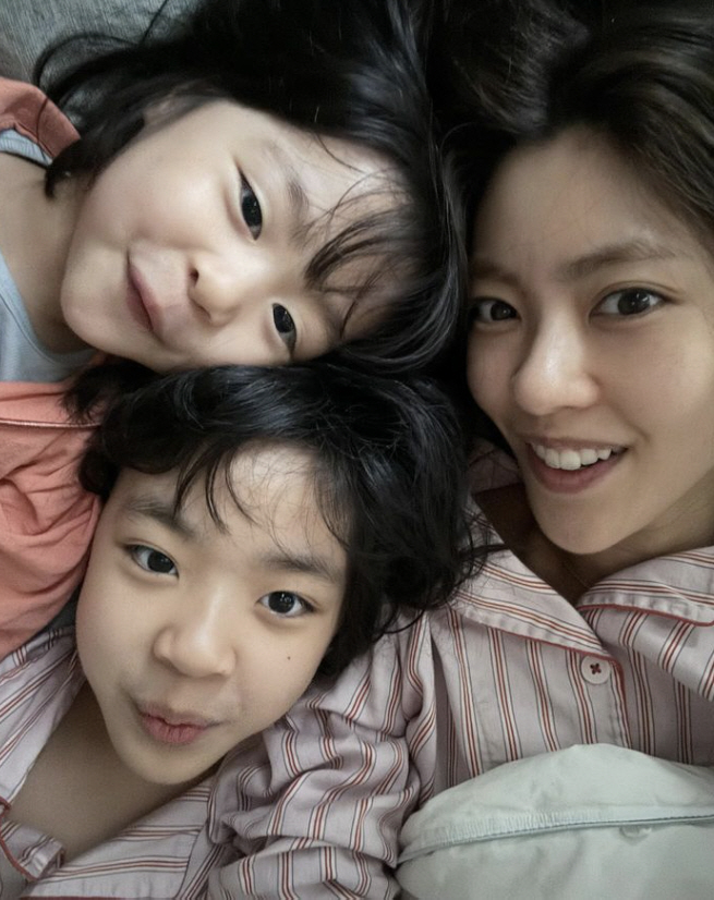 '치과의사♥' 이윤지, 두 딸의 폭풍성장 아쉬워 "싱글에 셋이 누울 수 …