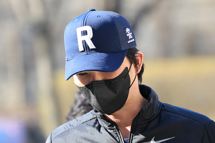 팀 후배들까지 겁박했나…오재원에 수면제 대리 처방 강요당한 8명 KBO에…