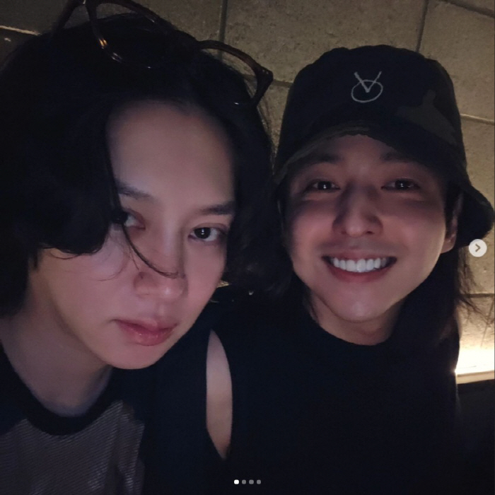 김희철, 슈주 출신 김기범 근황 공개…장발+수염에도 '빛나는 비주얼'