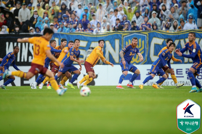 [현장리뷰]"호구 아니다" 박태준-이강현 골 광주FC 대어 잡았다, '엄…