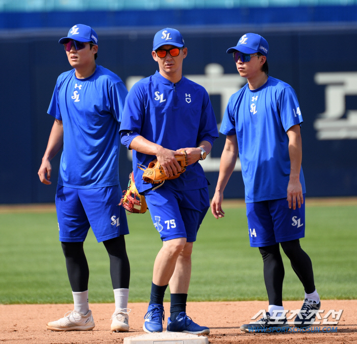 '대프리카 날씨보다 뜨거운 열정' 제자 위해 직접 글러브 낀 손주인 코치…