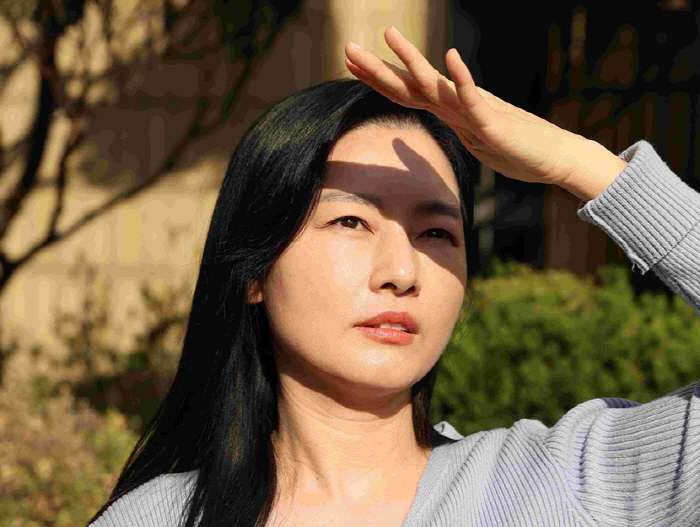 여름철 강한 자외선으로 인한 안과 질환은?